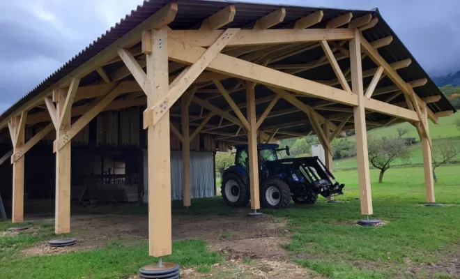 Construction d'un bâtiment agricole en bois à Saint-Julien-en-Quint, Marignac-en-Diois, Hors d'eau
