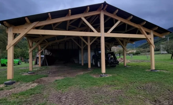 Construction d'un bâtiment agricole en bois à Saint-Julien-en-Quint, Marignac-en-Diois, Hors d'eau