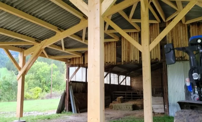 Construction d'un bâtiment agricole en bois à Saint-Julien-en-Quint, Marignac-en-Diois, Hors d'eau