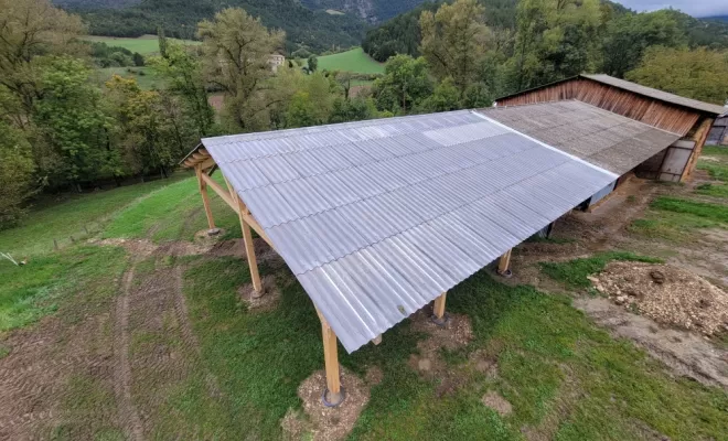 Construction d'un bâtiment agricole en bois à Saint-Julien-en-Quint, Marignac-en-Diois, Hors d'eau